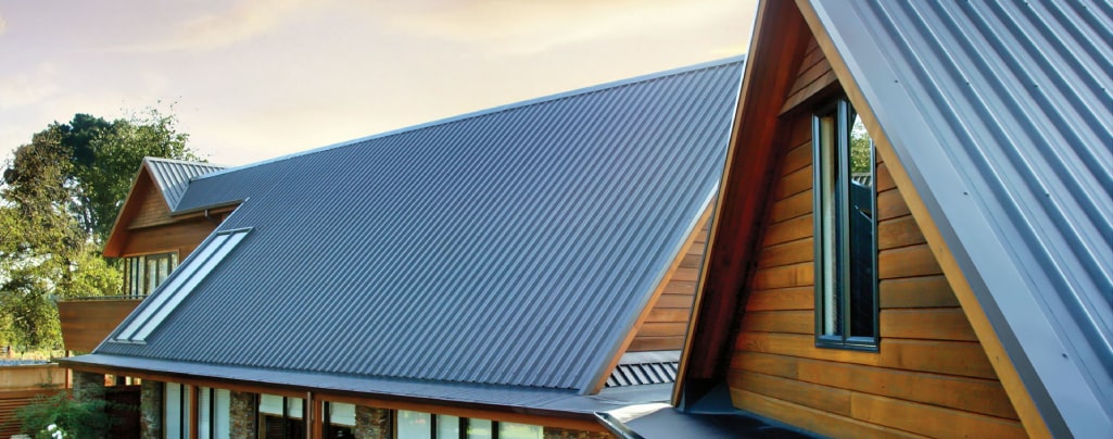 Профнастил на крыше дома Профнастил на крыше дома